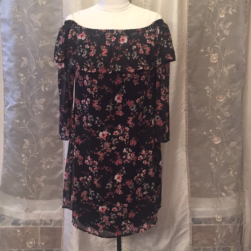 Cute White House Black Market Dress